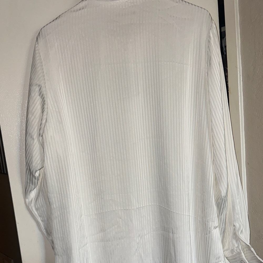 Veiled XL Women's Classic White Button Down Shirt - Picture 6 of 9
